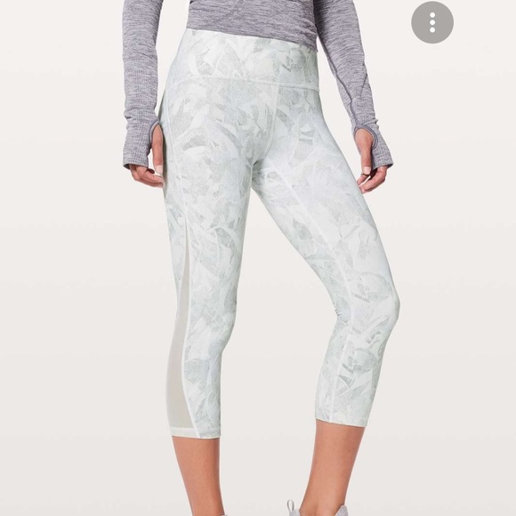 lululemon athletica Pants - LULULEMON WHITE TRAIN TIMES CROP LEGGINGS SIZE 4